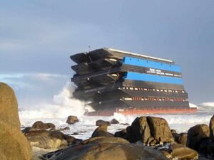Sleep De Margaret op de rotsen in Jacobsbaai, Zuid Afrika, 2009.